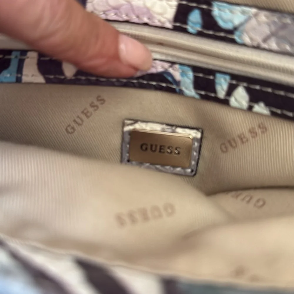 GUESS FLUTTER PASTEL COLOR BUTTERFLY LARGE PURSE BAG 2 COMPARTMENTS W/ POCKETS - Picture 9 of 16